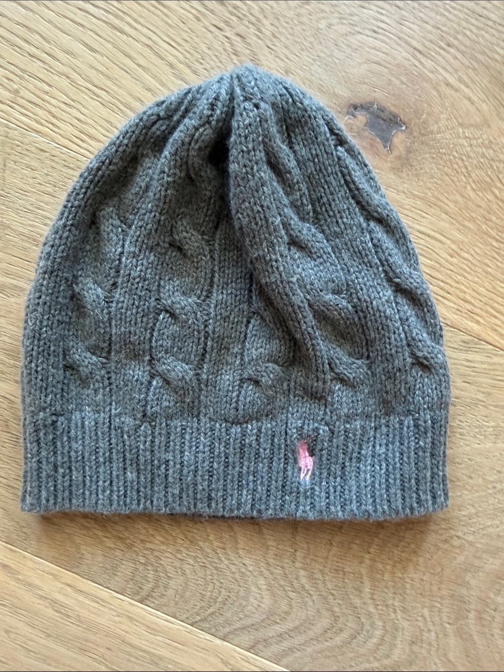 Women’s Cable-Knit Beanie Hat - Gray with Pink Accent